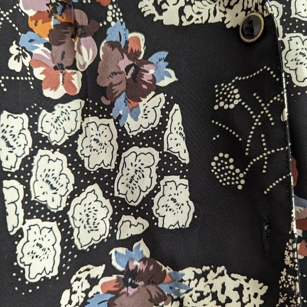 Abstract Print Button down blouse - Picture 4 of 6